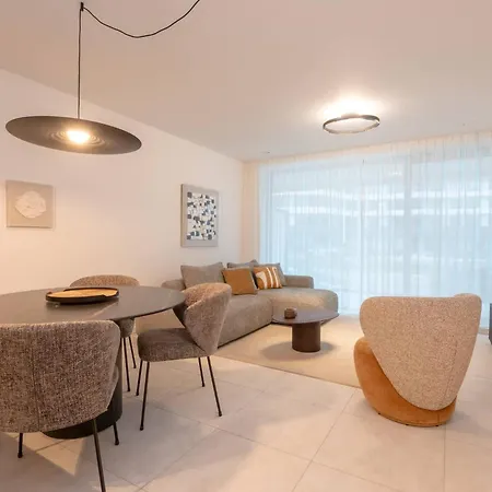 Brand New At The For 4 公寓