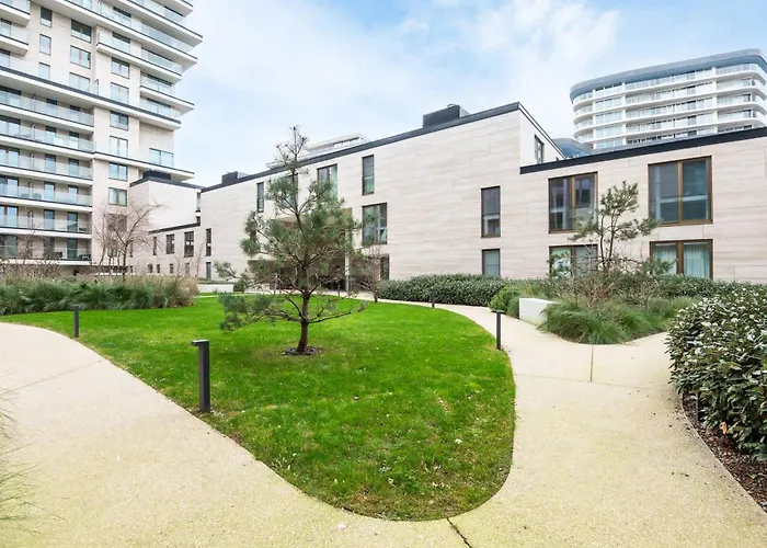 公寓 Brand New At The For 4